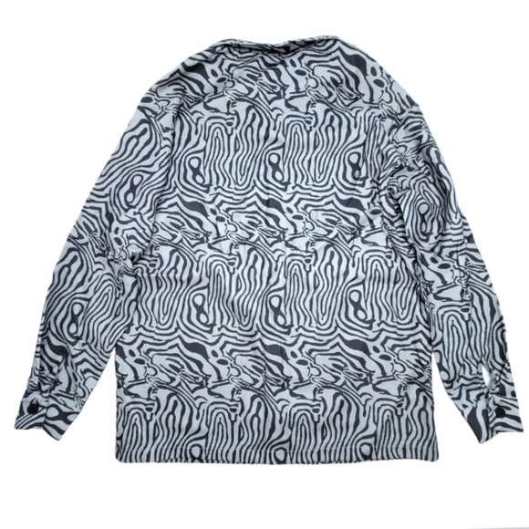 SOLD - NWT 2-pc Halara Blue-Gray Zebra Stripe Long-Sleeve & Shorts Casual Set - Picture 3 of 6